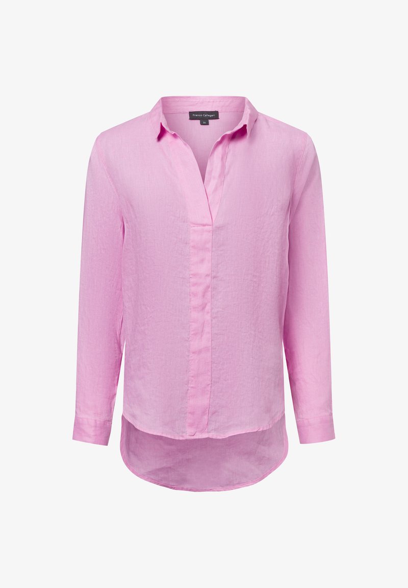Roze blouse met lange mouwen, V-hals, knoopsluiting en afgeronde zoom. Gemaakt van lichte stof met een licht gekreukelde textuur.