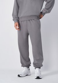 Champion ELASTIC CUFF SCRIPT SHOP - Pantalones deportivos - grey