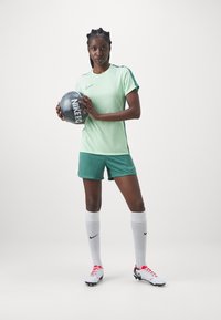 Nike Performance SHORT BRANDED - Športové šortky - bicoastal/vapor green