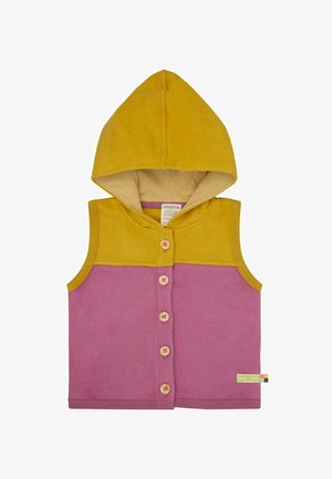 Mouwloze kinderhoodie met gele capuchon en bovenstuk, roze onderstuk en houten knopen aan de voorkant.