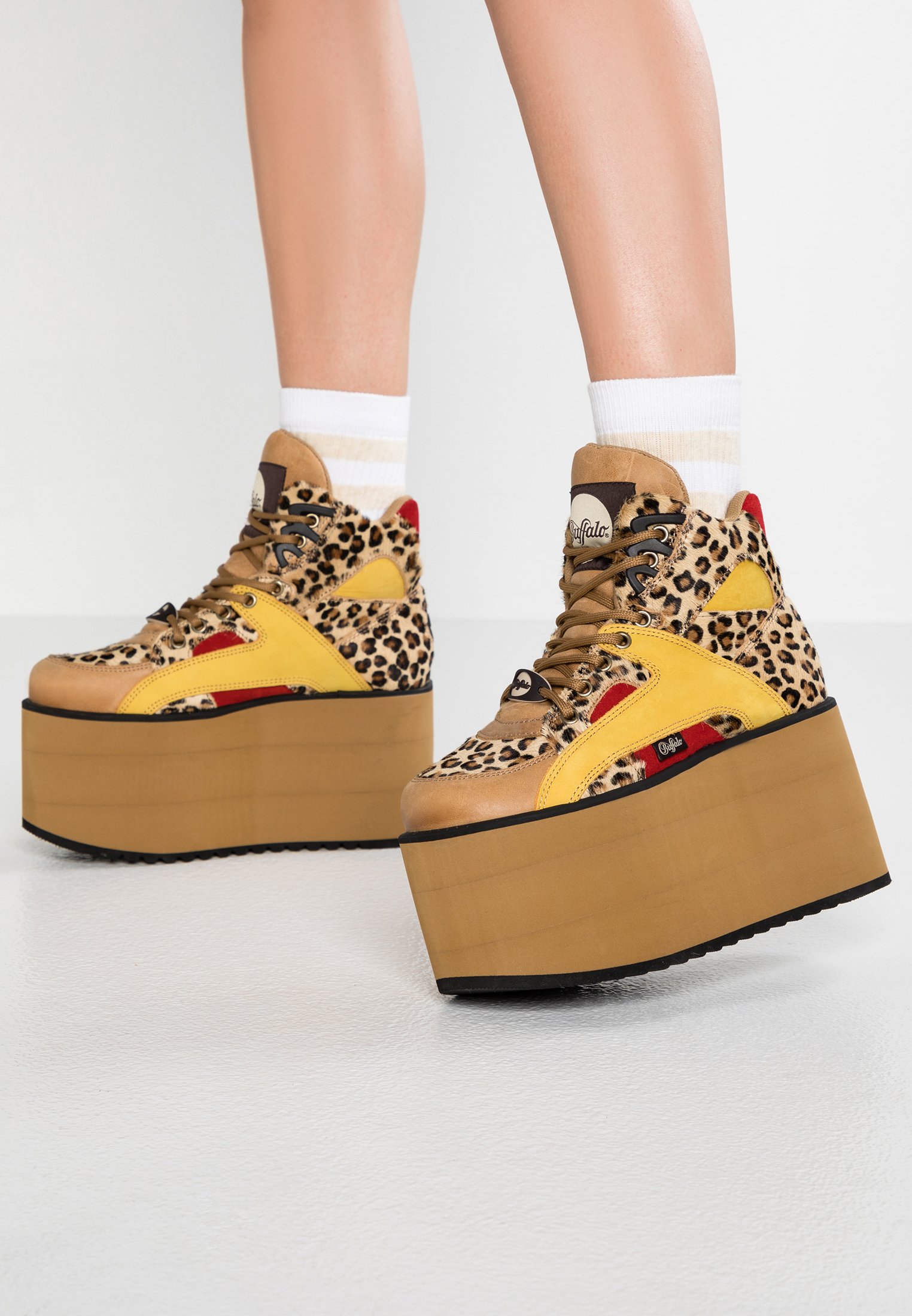 chaussure compensée buffalo