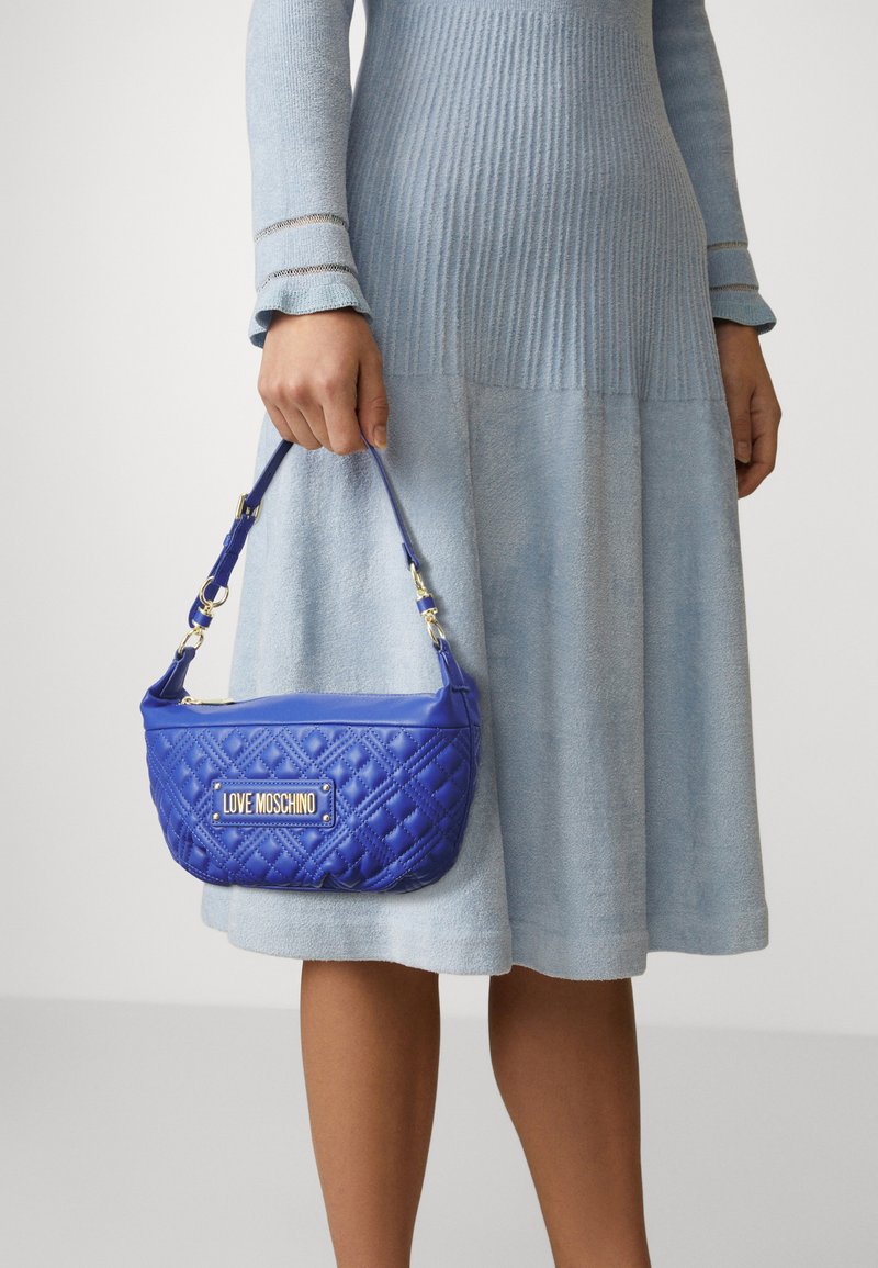 Love Moschino borsa a mano satin con fiocco rosso