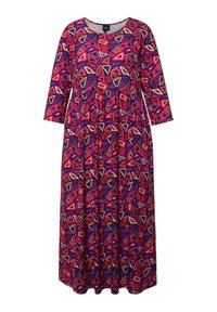 Langes, lila Kleid mit rundem Ausschnitt und Dreiviertelärmeln. Verfügt über ein farbenfrohes geometrisches Muster in Pink, Rot und Beige.
