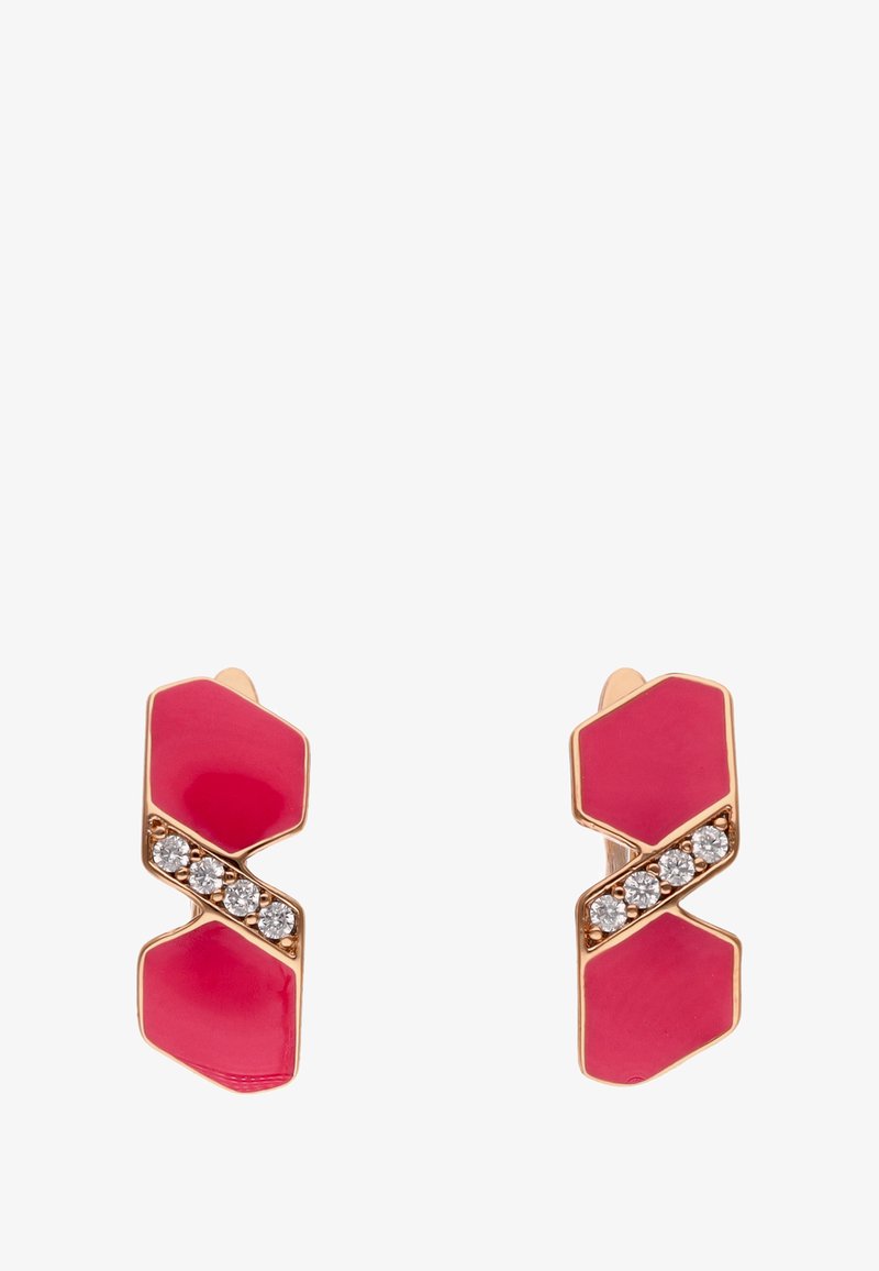 Geometrische Ohrringe mit glänzender rosa Emaille, goldfarbenen Metallakzenten und einer Reihe klarer Strasssteine in der Mitte.