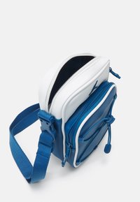 Jordan AJ FESTIVAL BAG  - Soma ar siksnu pāri ķermenim - industrial blue