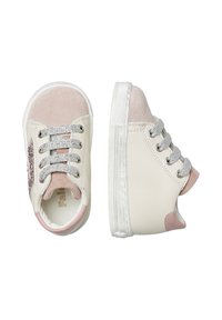 Sneaker per bambini bianche e rosa chiaro con accenti in suede, dettagli scintillanti, lacci argentati e suole in gomma trasparente. Forma della punta arrotondata.