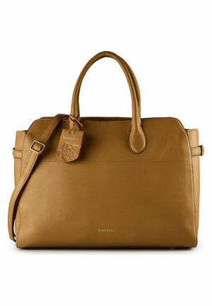 Sandelholzfarbenes Lederhandtasche von Burkely mit zwei Griffen, verstellbarem Schultergurt und Markenanhänger, die ein glattes Finish und ein schlichtes Design zeigt.