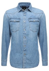 Jasnoniebieska koszula dżinsowa o slim fit, z wyraźnymi kołnierzykiem i długimi rękawami. Posiada dwie kieszenie na piersi oraz metalowe guziki z przodu.