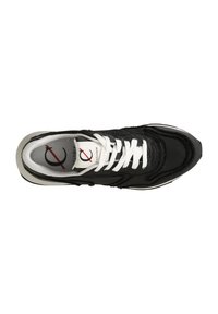 Sneaker nera con tomaia testurizzata, lacci bianchi e suola imbottita. Presenta un logo sul rivestimento interno e cuciture a contrasto.