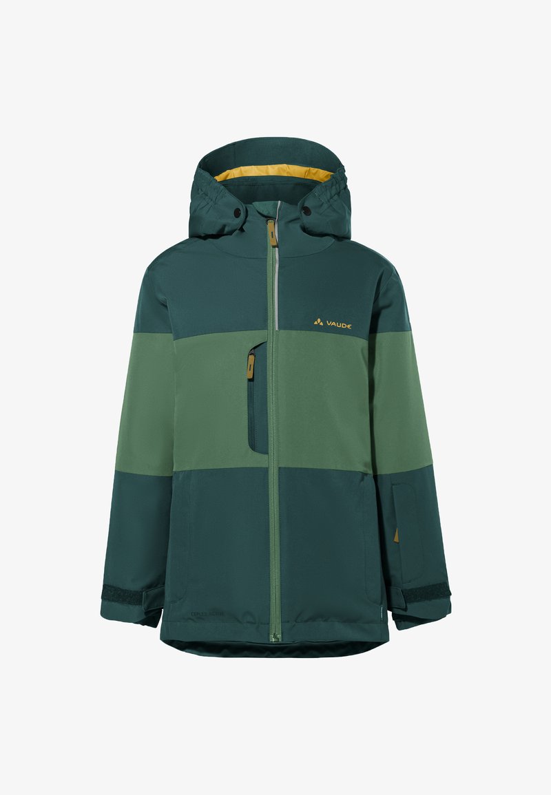 Grün und dunkelgrün farblich unterteilte Jacke mit einer Reißverschlusstasche auf der Brust, verstellbarem Kapuzenkragen und Klettverschlussärmeln; mit einem Logo auf der Brust.