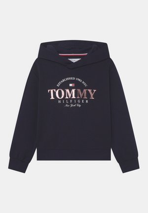 Mørkeblå hættetrøje lavet af en bomuldsblanding med et frontgrafik, der har "TOMMY HILFIGER" i metallisk roseguld tekst og en hætte med snor.