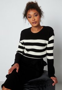 Bubbleroom STRIPED O-NECK  KNITTED DRESS - Vestito lungo - black
