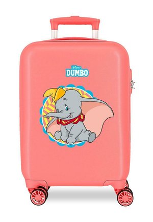 Maleta rígida color rosa coral con cuatro ruedas, que presenta un elefante Dumbo sonriente con un sombrero amarillo y un collar rojo.