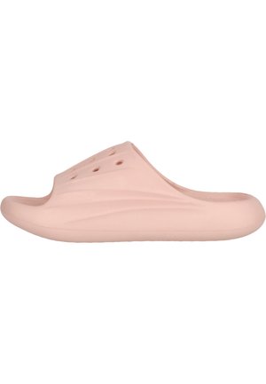 Lyserøde slip-on klipklapper lavet af blødt og fleksibelt materiale, med ventilationshuller, glat tekstur og kontureret design for komfort.