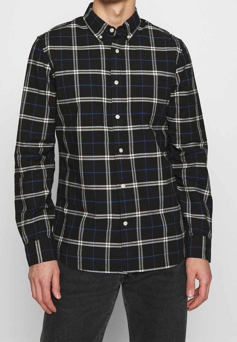 Zwart-wit geblokt overhemden met blauwe accenten, met een puntige kraag en lange mouwen, gemaakt van katoen.