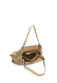Bolso de mano sintético beige con forma estructurada, herrajes plateados, una sola correa para el hombro y múltiples compartimentos interiores.
