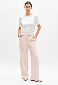 Caroll PVALERIE - Pantalones - rose poudrée