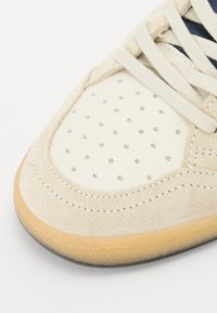 Thumbnail Image 6