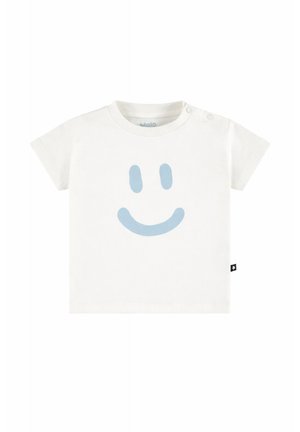 Biały niemowlęcy t-shirt z krótkim rękawem, z jasnoniebieską buźką z uśmiechem z przodu oraz dwoma zatrzaskami na jednym ramieniu.