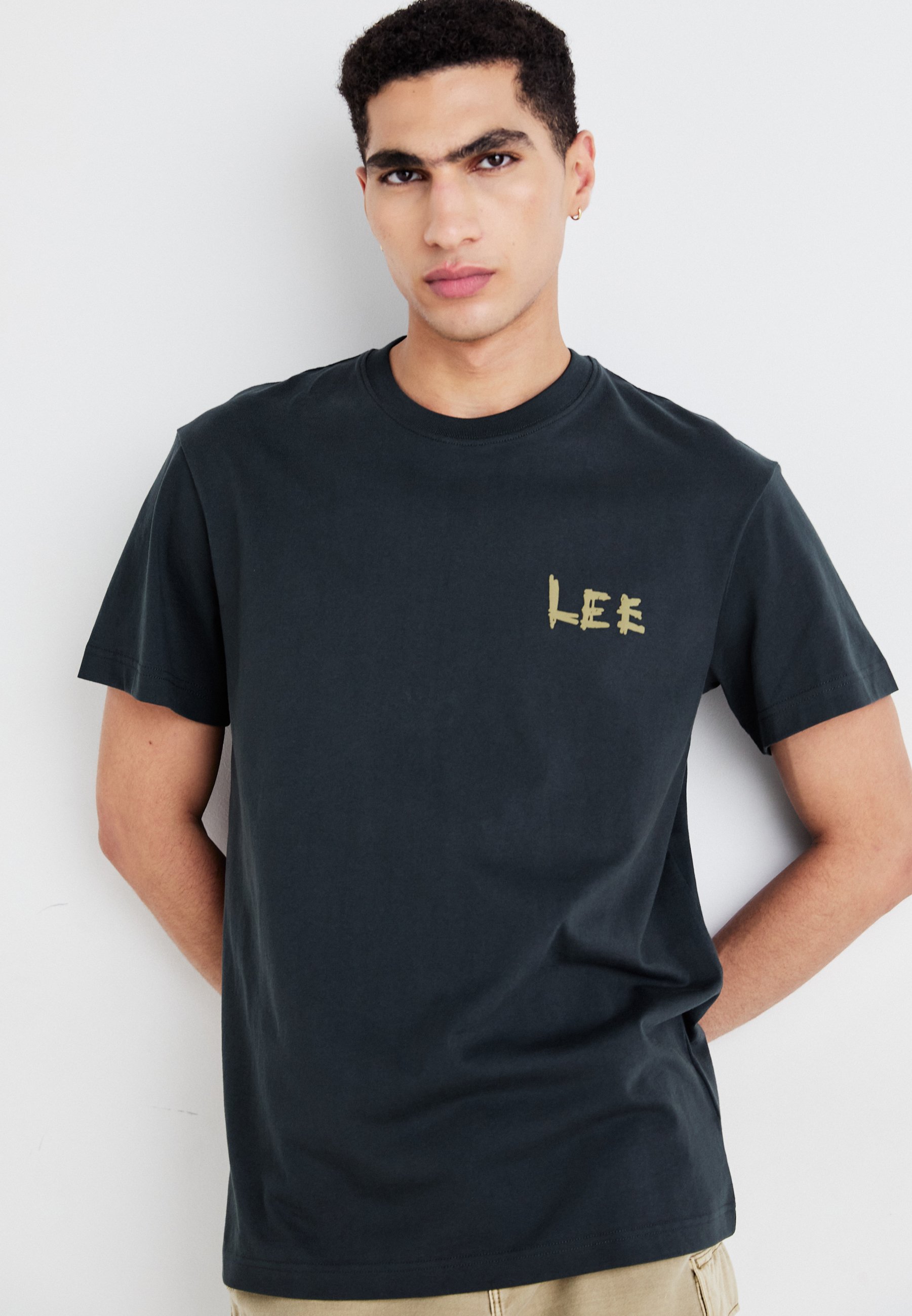 Lee RELAXED GRAPHIC TEE - T-shirt med print - washed black