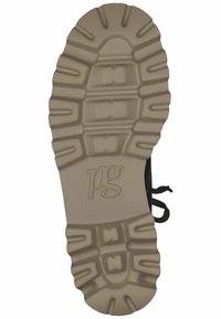 Černá atletická podrážka s texturovaným světle béžovým vzorkem. Obsahuje tvarované drážky a výrazně zobrazené písmena "pg".