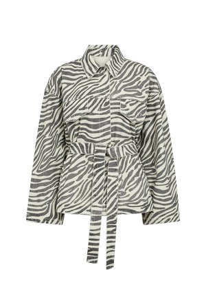 Jas met lange mouwen en knopen, zwart-witte zebraprint, twee borstzakken met kleppen en een bijpassende stoffen ceintuur op de taille.