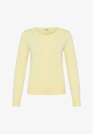 Lysegul langærmet cardigan med knapper, rund halsudskæring og ribbet manchetter og kant, vist på en hvid baggrund.