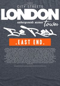 Schwarzes Grafik-T-Shirt mit markantem weißen und orangefarbenem Text. Das Design enthält urbane Themen mit handschriftlichen Akzenten und Stadtbezügen.