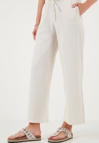 LELA REGULAR FIT - Broek - beige