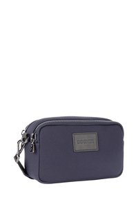 Temno modra torbica iz trpežne tkanine z gladko teksturo. Ima zadrgo, pravokotno obliko in reliefno logotipno značko na sprednji strani.