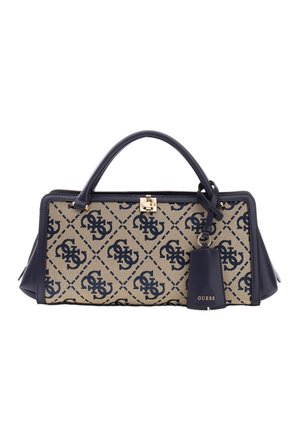 Sac à main rectangulaire beige et marine avec motif monogramme marine, poignées structurées, fermoir doré et étiquette marine embossée « GUESS ».