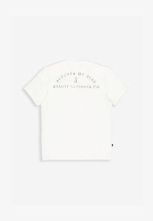 Weißes T-Shirt mit kurzen Ärmeln und schwarzem Text "Butcher of Blue" sowie "Quality Clothing Co", der in einem gebogenen Design auf der oberen Rückseite aufgedruckt ist.