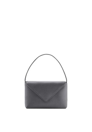 Pequeño bolso rectangular gris con asa superior y cierre de solapa frontal en un diseño minimalista.