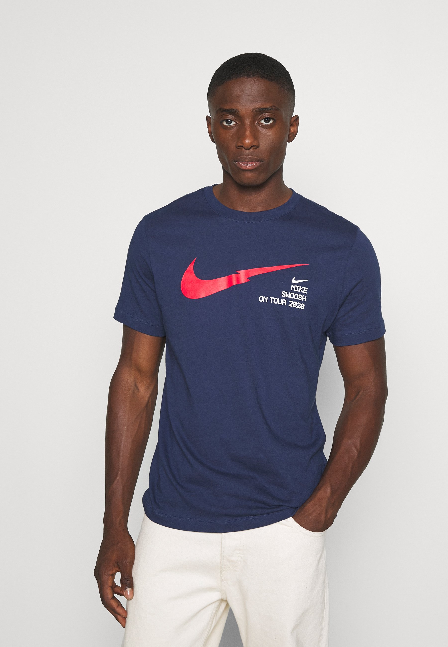 extremadamente mundo microscópico Nike Sportswear Camiseta estampada - midnight navy/azul marino - Zalando.es extremadamente mundo microscópico Nike Sportswear Camiseta estampada - midnight navy/azul marino - Zalando.es