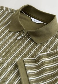 Unausgewählt, green white