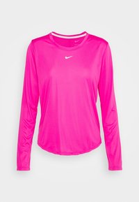 Langarm sportshirt in felroze, gemaakt van gladde, lichtgewicht stof. Heeft een ronde halslijn en een wit Nike-logo op de borst.