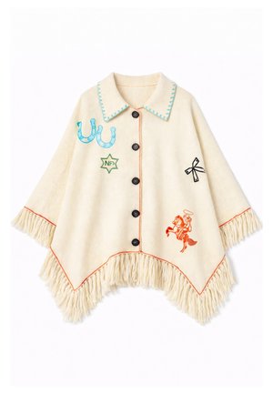 Κρεμ πόγκιο με μαύρα κουμπιά, περιθώριο με φράτσα, τυρκουάζ πεταλούδες, πράσινο αστέρι με το "NFP", μαύρος φιόγκος και κέντημα πορτοκαλί καουμπόι πάνω σε άλογο.