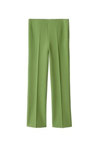 Rechthoekige groene broek met voorvouwen, zonder zichtbare zakken of sluitingen, weergegeven op een witte achtergrond.