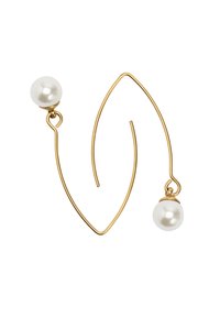 Kolczyki w złotym odcieniu, z abstrakcyjnym, otwartym kształtem koła, z dwoma białymi perłami zawieszonymi na obu końcach. Gładka faktura i minimalistyczna estetyka.