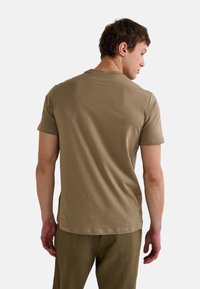 Monoprix COL ROND MANCHES COURTES - T-shirt basique - lichen