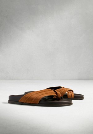 Next, REGULAR FIT - N. PREMIUM TOE THONG FOOTBED SANDALS  . - Sandále T-bar - tan brown