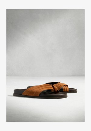Next, REGULAR FIT - N. PREMIUM TOE THONG FOOTBED SANDALS . - Sandále T-bar - tan brown