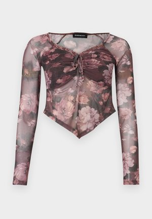 Haut à manches longues en mesh transparent avec imprimé floral rose, devant froncé avec lien, et ourlet pointu dans des tons mauve doux et marron.