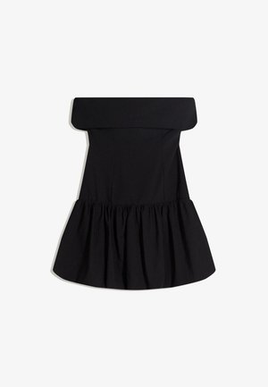 Abito nero scollato con corpetto aderente, orlo svasato con balze e tessuto vellutato. Silhouette semplice e moderna.