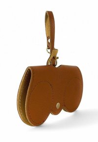 Porte-monnaie en cuir tan avec bords arrondis, doté d'une fermeture à bouton-pression et d'une sangle décorative pour un attachement facile.