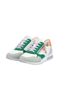 Sneakers con una combinazione di pelle bianca, verde, grigia e arancione. Il design include una cerniera laterale e lacci viola. Pannelli testurizzati per un tocco di stile.