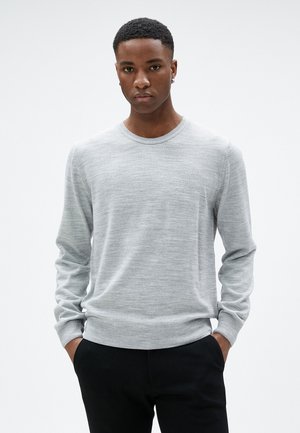 - Sweter