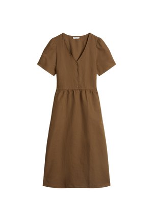 Braunes, kurzärmeliges, knielanges Kleid mit V-Ausschnitt, Knöpfen vorne und einer gerafften Taille, flach auf weißem Hintergrund ausgelegt.