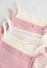 Könnyű pamut felsők készlete rózsaszín és krémszínű változatban, egyszínű és csíkos mintákkal, vékony pántokkal és apró szívmintákkal.