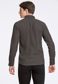 Junk De Luxe BRUSHED - Camicia - black olive